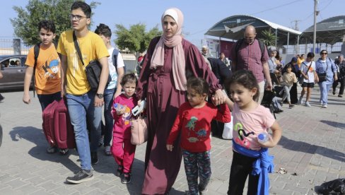 BEBE U GAZI UVIJAJU U FOLIJE: Najveća zdravstvena ustanova u palestinskoj enklavi prestala sa radom, tenkovi stigli do kapija Al Šife