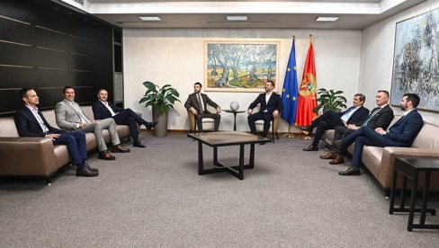 OPOZICIJA TRAŽI NOVE POPISIVAČE Šef crnogorskog Parlamenta najavio sastanak povodom Zakona o popisu stanovništva OPOZICIJA TRAŽI NOVE POPISIVAČE Šef crnogorskog Parlamenta najavio sastanak povodom Zakona o popisu stanovništva