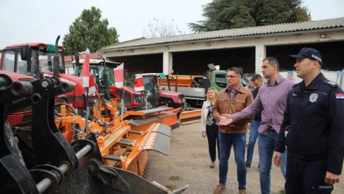 SNEG NEĆE IZNENADITI SOMBORCE: Zimska služba spremna za zimu