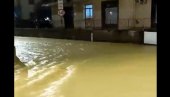 ИТАЛИЈА ПОД ВОДОМ, НЕВРЕМЕ ЗАХВАТИЛО И ХРВАТСКУ: Хаотично у региону, реке се изливају, могућа и појава града (ВИДЕО)