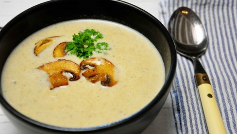 MAĐARSKA ČORBA OD PEČURAKA: Brzi recept za jelo koje oduševljava na prvu kašiku MAĐARSKA ČORBA OD PEČURAKA: Brzi recept za jelo koje oduševljava na prvu kašiku