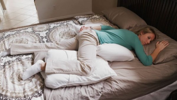 НЕУРОЛОГ ОТКРИВА: Ако желите да заспите за само неколико секунди, ставите ово на чело