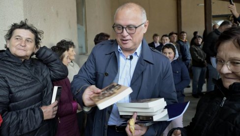 ISPUNJENO VUČIĆEVO OBEĆANJE Vesić: Meštani naselja Bistrica u Petrovcu na Mlavi dobili put (FOTO) ISPUNJENO VUČIĆEVO OBEĆANJE Vesić: Meštani naselja Bistrica u Petrovcu na Mlavi dobili put (FOTO)