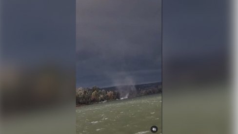 POGLEDAJTE KAKO JE TORNADO POGODIO FUTOG: Žitelji ovog mesta ostali u potpunom šoku (VIDEO) POGLEDAJTE KAKO JE TORNADO POGODIO FUTOG: Žitelji ovog mesta ostali u potpunom šoku (VIDEO)