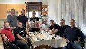 ПОРОДИЦА УБИЈЕНОГ СРБИНА ИЗ ЛЕПОСАВИЋА НИЈЕ САМА: Возачи санитета прикупили помоћ за супругу и децу Игора Миленковића (ФОТО)