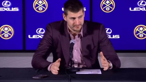 ZNAM ŠTA ĆETE ME PITATI: Nikola Jokić zabezeknuo novinare na konferenciji za medije (VIDEO) ZNAM ŠTA ĆETE ME PITATI: Nikola Jokić zabezeknuo novinare na konferenciji za medije (VIDEO)