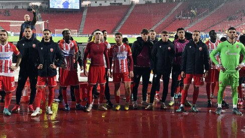PLJUŠTI KIŠA, A ONI... Ovo su uradili navijači Crvene zvezde igračima posle meča sa Lajpcigom (VIDEO) PLJUŠTI KIŠA, A ONI... Ovo su uradili navijači Crvene zvezde igračima posle meča sa Lajpcigom (VIDEO)