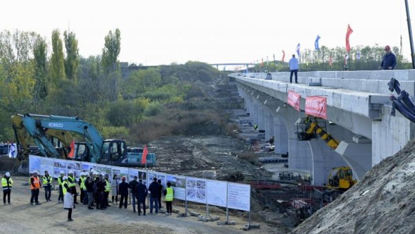 БРЗА ПРУГА БРЖА ОД РОКА: Репортери Новости на железничкој траси код Бачке Тополе и Малог Иђоша