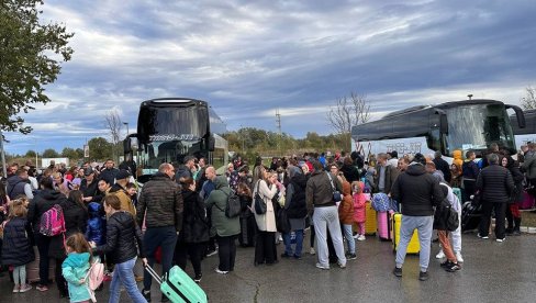 ОБРЕНОВАЧКИ ЂАЦИ ОТПУТОВАЛИ НА БЕСПЛАТНО ЗИМОВАЊЕ: Око 300 ученика ужива на Гочу, Букуљи и Тари ОБРЕНОВАЧКИ ЂАЦИ ОТПУТОВАЛИ НА БЕСПЛАТНО ЗИМОВАЊЕ: Око 300 ученика ужива на Гочу, Букуљи и Тари