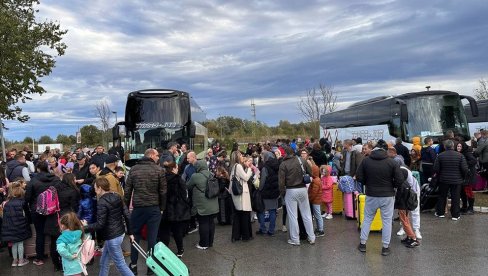 OBRENOVAČKI ĐACI OTPUTOVALI NA BESPLATNO ZIMOVANJE: Oko 300 učenika uživa na Goču, Bukulji i Tari