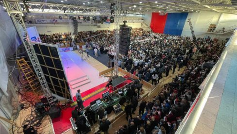 ПИРОЋАНЦИ ЧЕКАЈУ ВУЧИЋА: Велики број грађана на скупу листе „Александар Вучић - Србија не сме да стане“ (ФОТО) ПИРОЋАНЦИ ЧЕКАЈУ ВУЧИЋА: Велики број грађана на скупу листе „Александар Вучић - Србија не сме да стане“ (ФОТО)