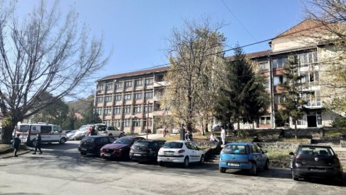 ЛЕКОВИ ИЗ СРБИЈЕ СТИГЛИ НА КИМ: После две године и три месеца агоније, медикаменти допремљени у КБЦ у Косовској Митровици ЛЕКОВИ ИЗ СРБИЈЕ СТИГЛИ НА КИМ: После две године и три месеца агоније, медикаменти допремљени у КБЦ у Косовској Митровици