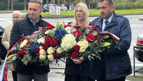 ISTI STANDARDI DA VAŽE ZA SRBIJU I BiH: Srpska članica predsedništva BiH Željka Cvijanović položila venac na spomenik srpskim kraljevima ISTI STANDARDI DA VAŽE ZA SRBIJU I BiH: Srpska članica predsedništva BiH Željka Cvijanović položila venac na spomenik srpskim kraljevima