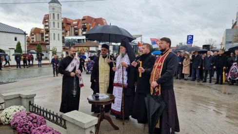 VENCI I CVEĆE NA SPOMENIKU ŽRTVAMA BUGARSKOG OKUPATORA: U Vranju obeležen Dan primirja u Prvom svetskom ratu