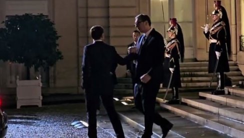 ДО СКОРОГ ВИЂЕЊА У БЕОГРАДУ: Погледајте како је Макрон испратио председника Вучића из Јелисејске палате (ВИДЕО) ДО СКОРОГ ВИЂЕЊА У БЕОГРАДУ: Погледајте како је Макрон испратио председника Вучића из Јелисејске палате (ВИДЕО)