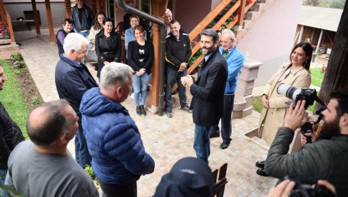ВЕЛИКИ РАТ НЕ БИ ИМАО ТАКАВ ИСХОД БЕЗ СРПСКЕ ВОЈСКЕ И СРПСКОГ ДОМАЋИНА: Шапић посетио имање породице Паунић у селу Неменикуће код Сопта ВЕЛИКИ РАТ НЕ БИ ИМАО ТАКАВ ИСХОД БЕЗ СРПСКЕ ВОЈСКЕ И СРПСКОГ ДОМАЋИНА: Шапић посетио имање породице Паунић у селу Неменикуће код Сопта