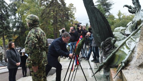 VEČNO SE KLANJAMO SENIMA JUNAKA: U našoj zemlji nizom ceremonija obeležen Dan primirja u Prvom svetskom ratu