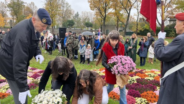 ПОЧАСТ СОЛУНЦИМА У ПАРИЗУ: Поклон сенима јунака на Српском војничком гробљу у Тијеу (ФОТО/ВИДЕО)