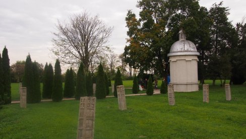 ДОЛИНА СМРТИ ЗА СРПСКЕ МУЧЕНИКЕ: Српска војничка гробља сведоци славе, жртве и херојства (5) ДОЛИНА СМРТИ ЗА СРПСКЕ МУЧЕНИКЕ: Српска војничка гробља сведоци славе, жртве и херојства (5)
