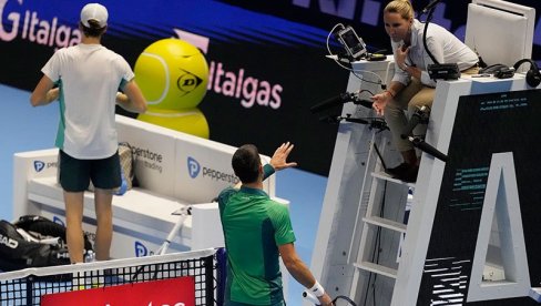 U REDU, IGRAMO VEČERAS NA OVAJ NAČIN! Novak Đoković grmeo na sudiju u Torinu U REDU, IGRAMO VEČERAS NA OVAJ NAČIN! Novak Đoković grmeo na sudiju u Torinu