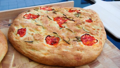 NAJBOLJI I NAJLAKŠI RECEPT ZA FOKAČU: Napravite neodoljivu italijansku pogaču koja savršeno ide uz sva jela NAJBOLJI I NAJLAKŠI RECEPT ZA FOKAČU: Napravite neodoljivu italijansku pogaču koja savršeno ide uz sva jela
