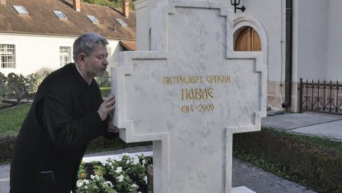 ПАТРИЈАРХ ПАВЛЕ БИО ИСПОСНИК 20. ВЕКА: У манастиру Раковица са оцем Ђорђем Трајковићем који је на КиМ две деценије пратио тадашњег владику ПАТРИЈАРХ ПАВЛЕ БИО ИСПОСНИК 20. ВЕКА: У манастиру Раковица са оцем Ђорђем Трајковићем који је на КиМ две деценије пратио тадашњег владику