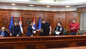 POTPISAN SPORAZUM O OBUSTAVI PROTESTA U POŠTI SRBIJE: Evo šta su dogovorili predstavnici sindikata i premijerka Brnabić (FOTO)