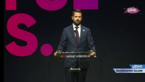 BALKAN JE NAJLEPŠI KADA JE OTVOREN: Milatović se zahvalio predsedniku Vučiću na pozivu za učešće na Drugom međunarodnom sajmu vina BALKAN JE NAJLEPŠI KADA JE OTVOREN: Milatović se zahvalio predsedniku Vučiću na pozivu za učešće na Drugom međunarodnom sajmu vina