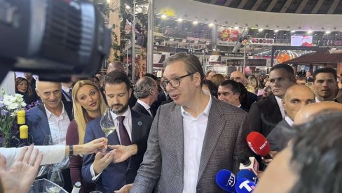 VUČIĆ DOMAĆIN VINSKE VIZIJE OTVORENOG BALKANA: Predsednik sa gostima na otvaranju Drugog međunarodnog sajma vina (FOTO/VIDEO)