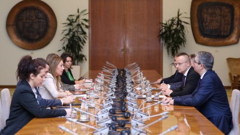 ĐEDOVIĆ HANDANOVIĆ I SIJARTO: Mađarska i Srbija saveznici u sigurnom snabdevanju energentima ĐEDOVIĆ HANDANOVIĆ I SIJARTO: Mađarska i Srbija saveznici u sigurnom snabdevanju energentima