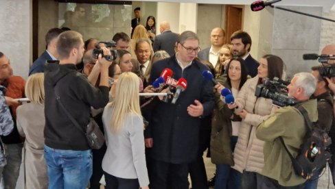 OD JANUARA 500.000 NOVIH VAUČERA Vučić na pitanje Novosti: Pronaći će se način i da se podele preostalih 40.000