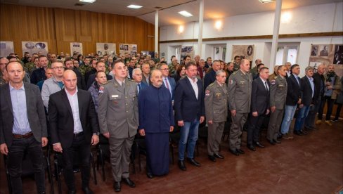 DAN BANATSKE BRIGADE VOJSKE SRBIJE: Praznik grada Zrenjanina obeležen i u kasarni Narodni heroj Svetozar Marković Toza (FOTO)