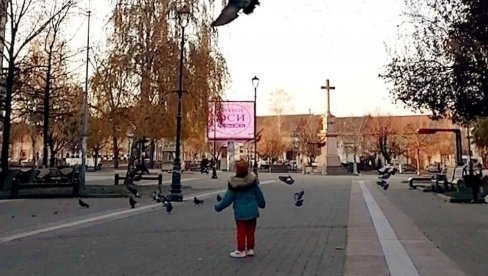 MERMERNI KRST STAR DVA VEKA PODIGAO JEDAN HADŽIJA: Centralna je figura na Gradskom trgu, a Vrščani ne znaju ništa o njemu (FOTO)