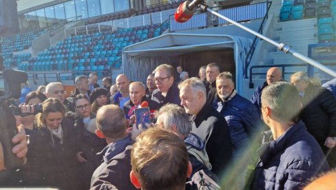 URAĐENO JE VIŠE PUTEVA NEGO ŠTO JE IKO U ISTORIJI ZAJEČARA: Vučić na novom stadionu - Dali smo sve od sebe