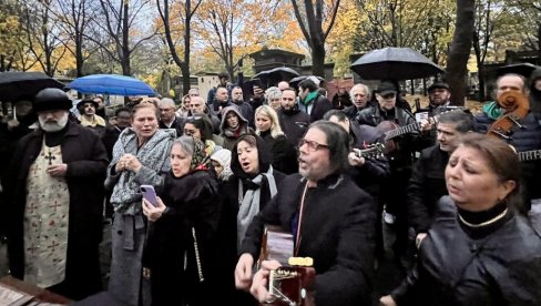 I PETRO UZ MUZIKU ODLETEO NA NEBO: Na poslednjem ispraćaju Petra Jovanovića, osnivača Cigana Ivanovića (VIDEO/FOTO)