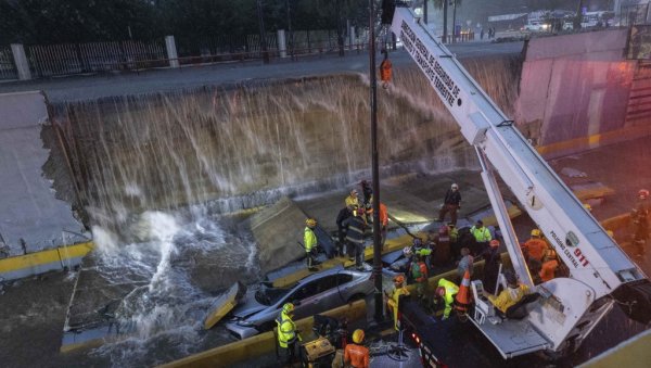 МЕЂУ СТРАДАЛИМА И ДЕЦА: Јако невреме погодило овај део света, пале највеће количине кише у историји земље (ФОТО)