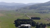 ОБА СМЕРА БЛОКИРАНА: Камион се преврнуо на Мањачи