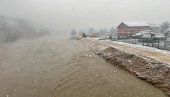 PRIJEPOLJE OČEKUJE BESANA NOĆ: Vodostaj Lima naglo raste, proglašena vanredna situacija, a vrhunac poplavnog talasa se tek očekuje (FOTO)