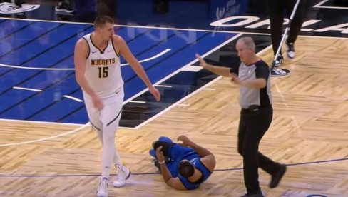 JOKIĆ OPET UPAO U FRKU! Srbin plesao po terenu, ali i tražio kavgu (VIDEO) JOKIĆ OPET UPAO U FRKU! Srbin plesao po terenu, ali i tražio kavgu (VIDEO)