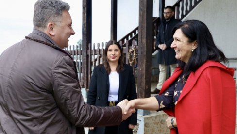 MINISTAR JOVANOVIĆ: Selo Kožuar 90. u Srbiji u kojem je uveden brzi internet (FOTO) MINISTAR JOVANOVIĆ: Selo Kožuar 90. u Srbiji u kojem je uveden brzi internet (FOTO)