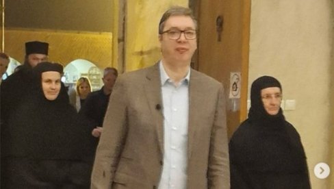 POSETIO SAM MANASTIR ŽIČU, VELIKU SVETINJU Vučić: Narodi koji ne čuvaju svoju prošlost, nemaju ni svoju budućnost (FOTO)