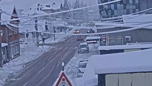 U SJENICI PROGLAŠENA VANREDNA SITUACIJA: Sneg pada gotovo 24 sata, kod Ivanjice ima neprohodnih puteva, očekuju se poledica i magla (VIDEO) U SJENICI PROGLAŠENA VANREDNA SITUACIJA: Sneg pada gotovo 24 sata, kod Ivanjice ima neprohodnih puteva, očekuju se poledica i magla (VIDEO)