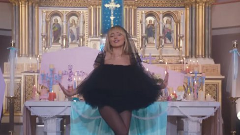 ВЕРНИЦИ КИВНИ: Певачица снимила провокативан спот у цркви - свештеник деградиран са дужности ВЕРНИЦИ КИВНИ: Певачица снимила провокативан спот у цркви - свештеник деградиран са дужности