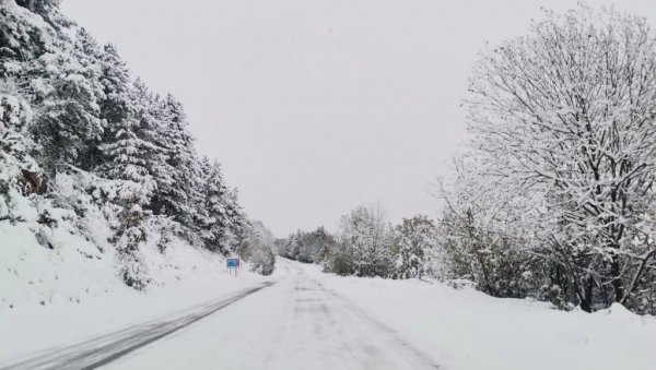 У ЦРНОЈ ТРАВИ 80 ЦЕНТИМЕТАРА СНЕГА: Снабдевање струјом нормализовано у већини места