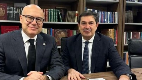 DOBRO DOŠLI, DOKTORE: Profesor Milika Ašanin postao član SNS-a (FOTO) DOBRO DOŠLI, DOKTORE: Profesor Milika Ašanin postao član SNS-a (FOTO)