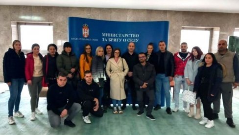 ОБЕЗБЕЂЕНЕ КУЋЕ НА СЕЛУ: Кров над главом за још 14 сомборских породица ОБЕЗБЕЂЕНЕ КУЋЕ НА СЕЛУ: Кров над главом за још 14 сомборских породица