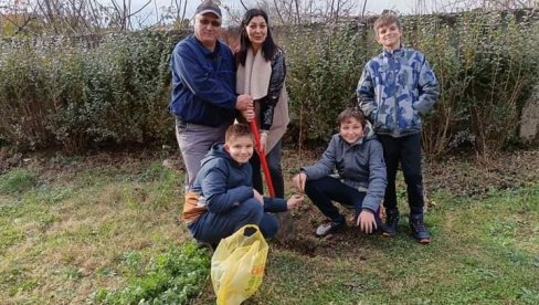 EKO OSNOVCI: Đaci iz Lapova od malih nogu uče da čuvaju prirodu (FOTO)