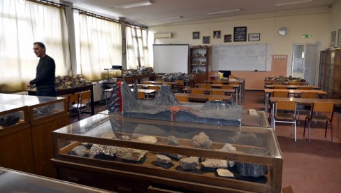 ZNANJE ZA SVAKO VREME: Geološko i hidrometeorološka škola Milutin Milanković jedinstvena na prostorima bivše Jugoslavije ZNANJE ZA SVAKO VREME: Geološko i hidrometeorološka škola Milutin Milanković jedinstvena na prostorima bivše Jugoslavije