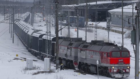 ВОЗ НАЛЕТЕО НА ЕКСПЛОЗИВ У РУСИЈИ: Направа постављена испод шина  (ФОТО)