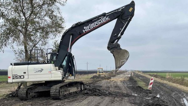 ВРЕДНА ЈЕ 142 МИЛИОНА ДИНАРА: У току реконструција неколико путева у Новој Црњи (ФОТО)